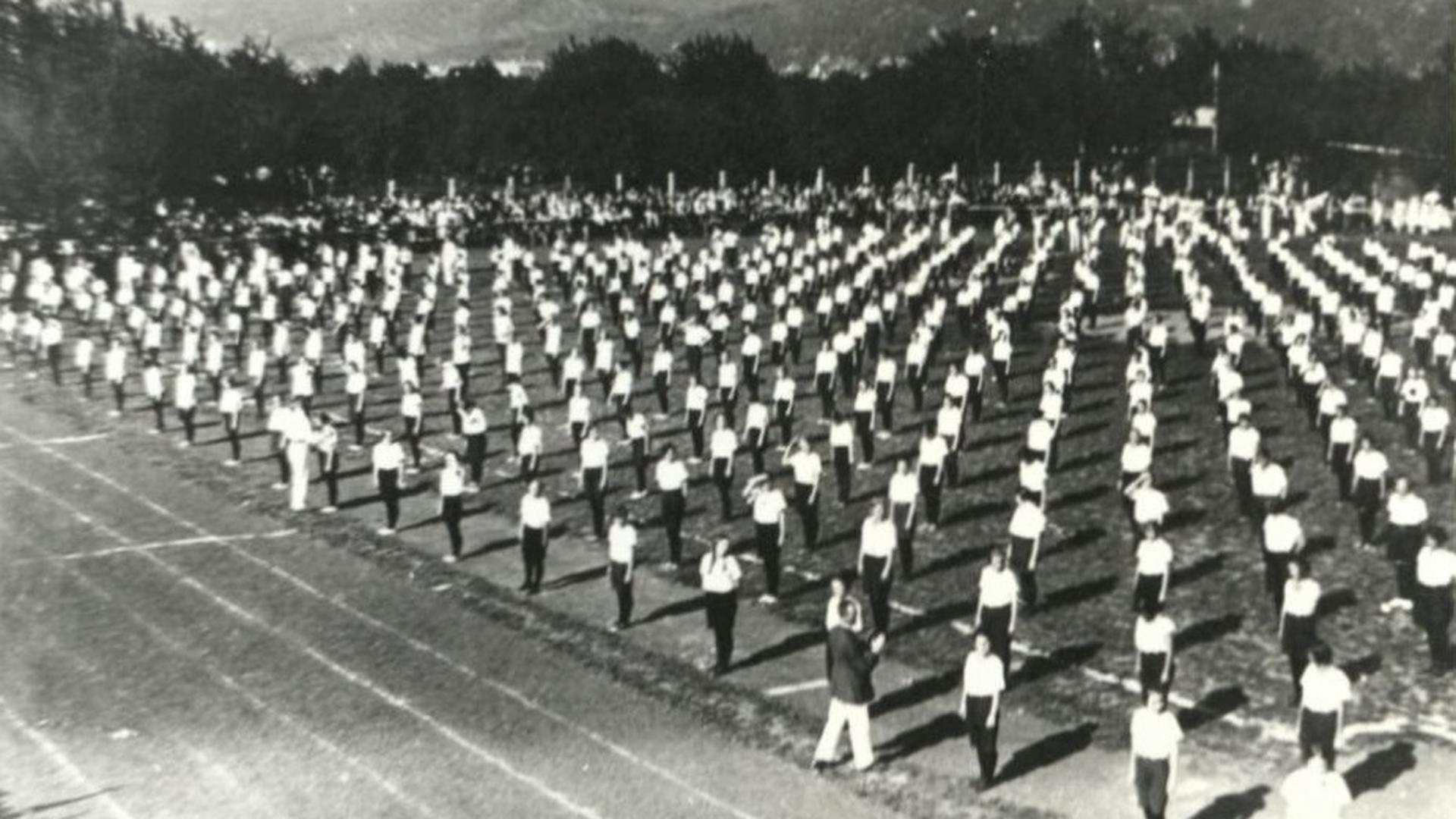 Massenturnen beim 1. Kreisfrauenturnfest 1925 in Heidelberg