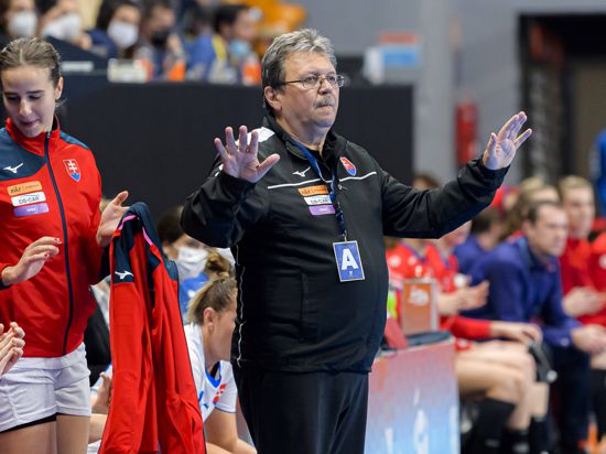 BHV-Landestrainer Pavol Streicher coacht auch die slowakische Handball-Nationalmannschaft der Frauen.