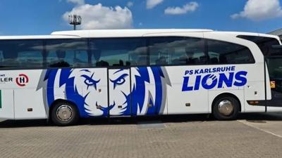 Der Teambus der PSK Lions.