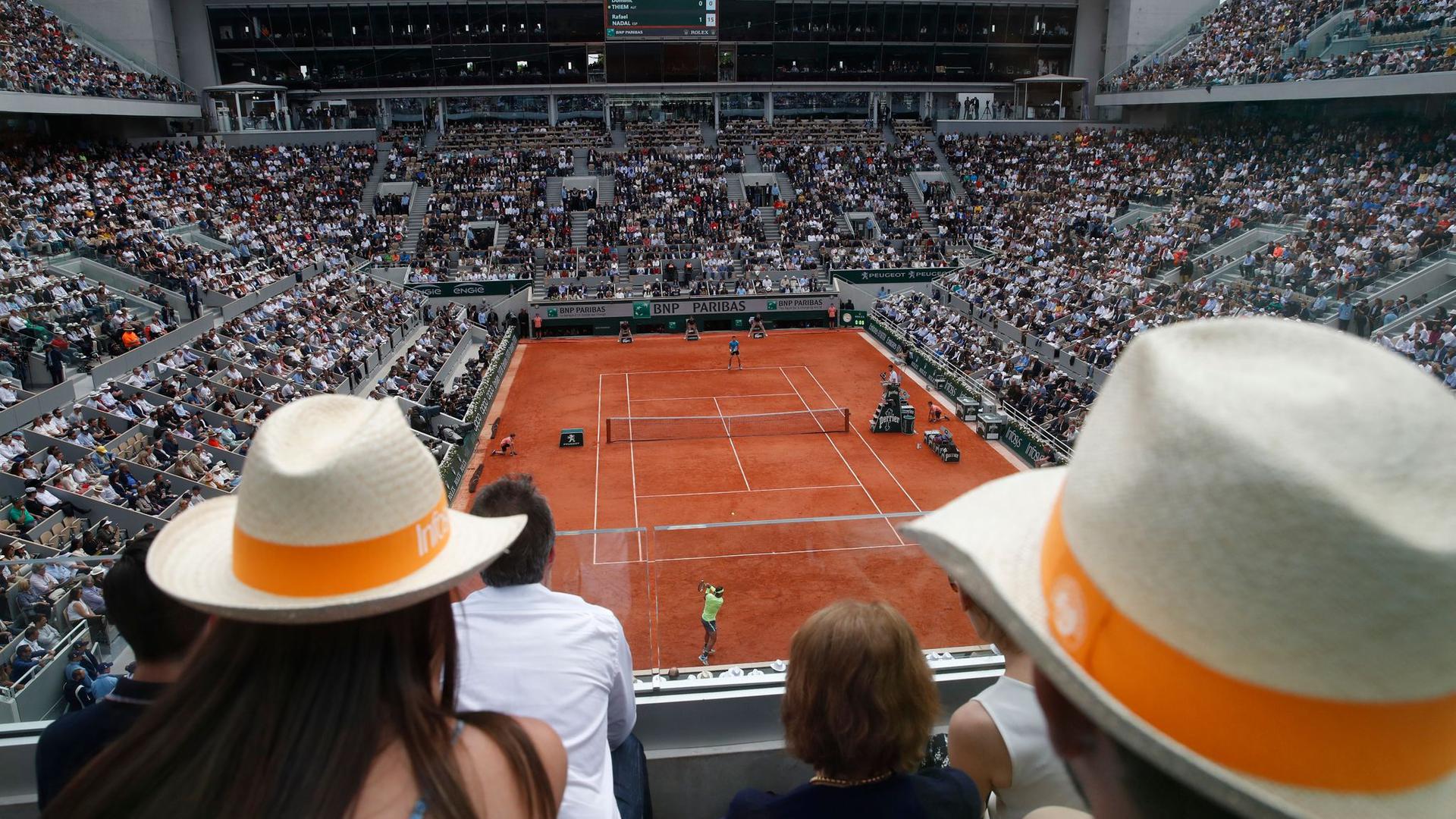 Die French Open in Paris finden nun mit einigen Zuschauern statt.