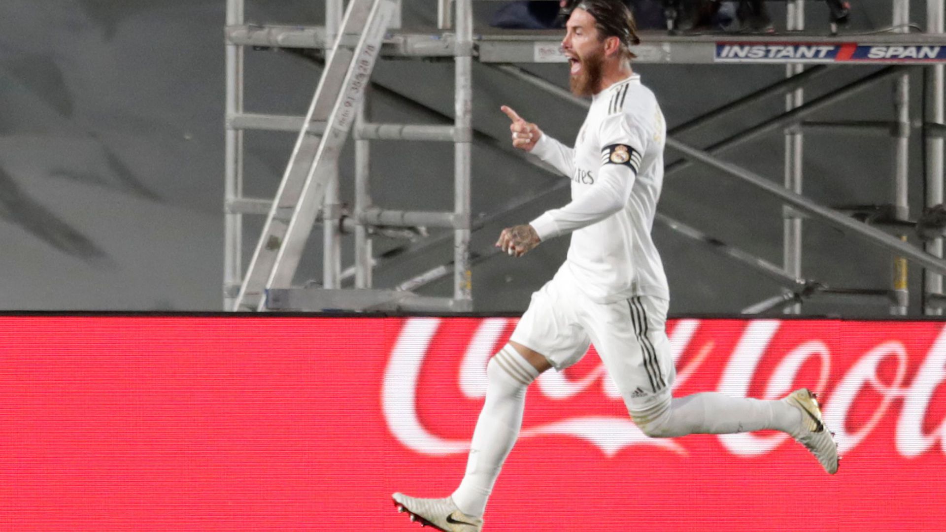 Sergio Ramos von Real Madrid jubelt über seinen Treffer zum 1:0.
