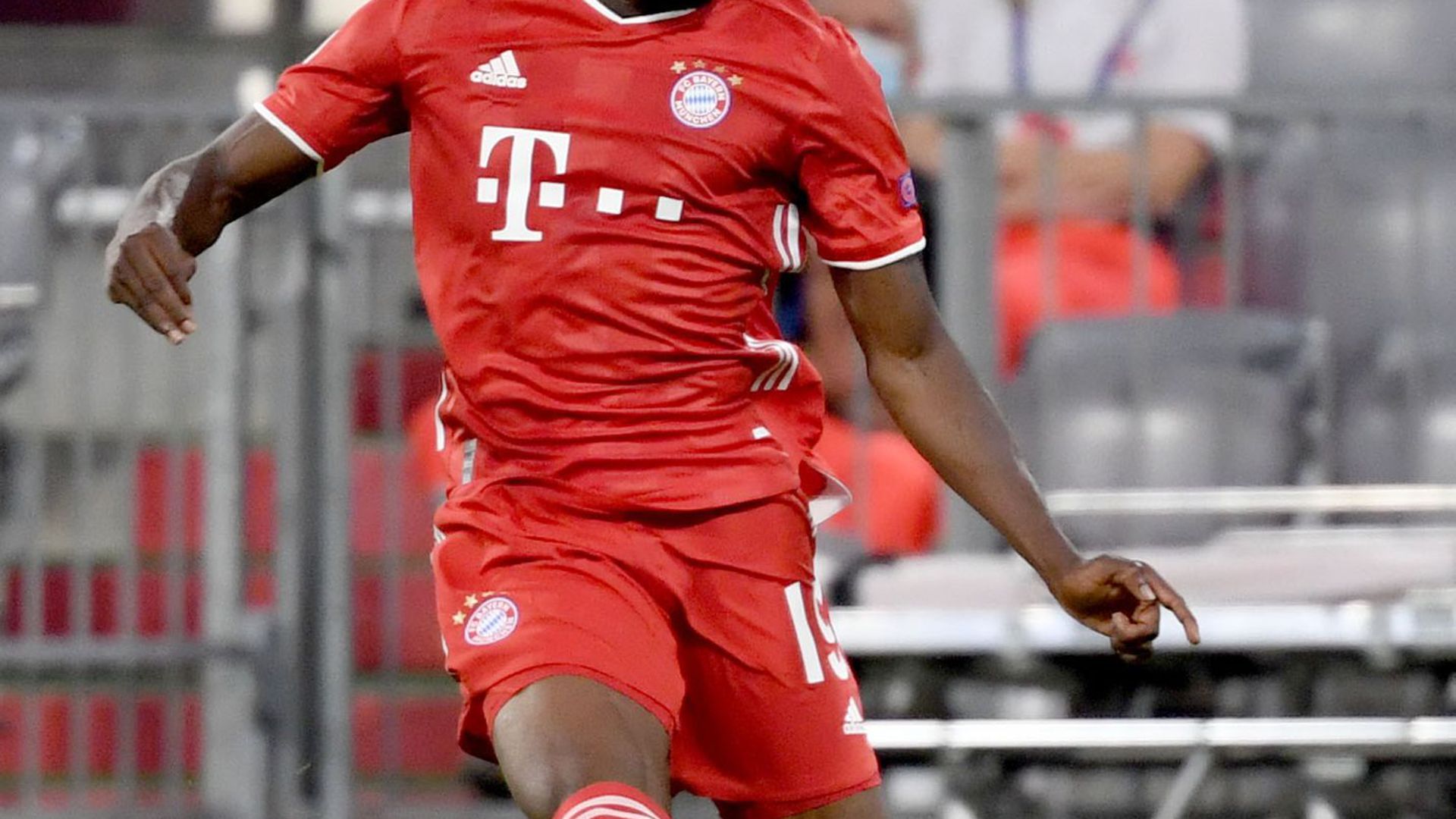 Hat leichte Adduktorenprobleme: Alphonso Davies vom FC Bayern München in Aktion.