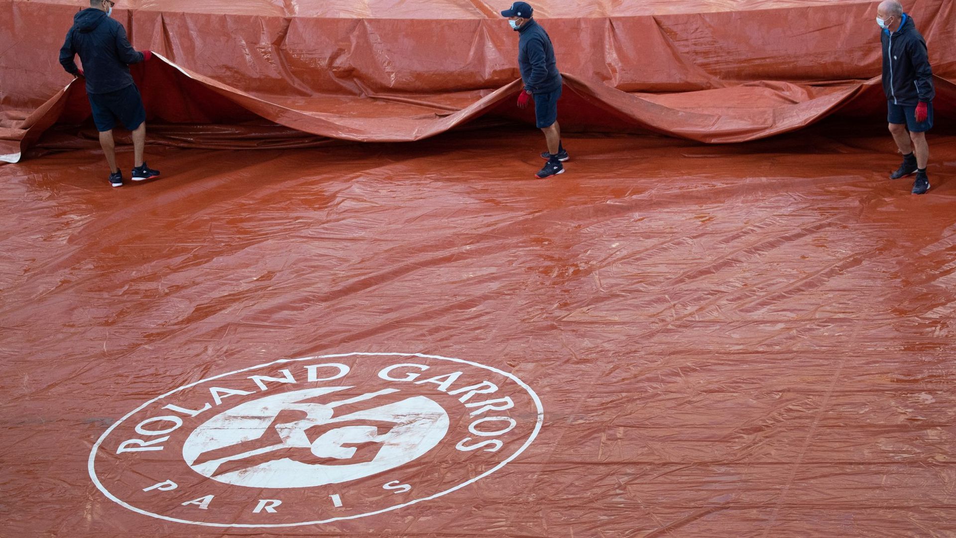 Kälte und Regen bei den French Open.