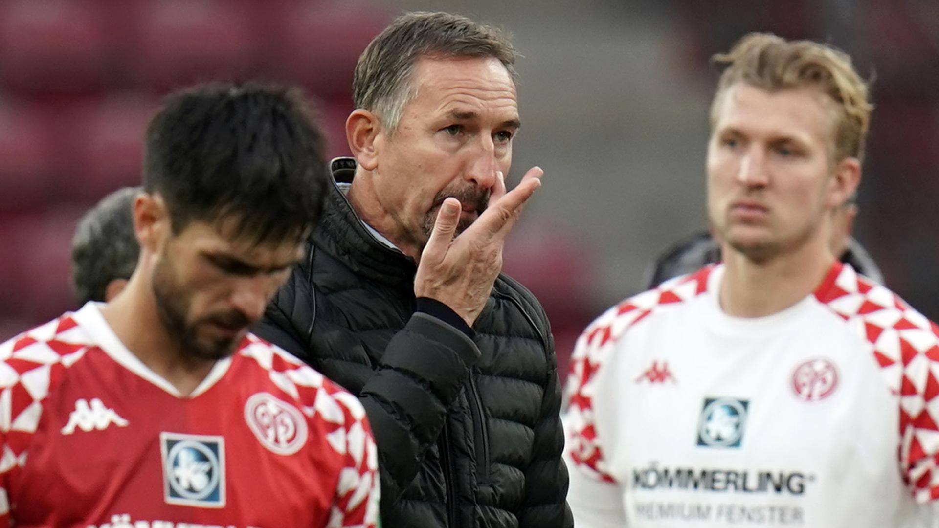 Der Mainzer Trainer Achim Beierlorzer muss möglicherweise um seinen Job bangen.