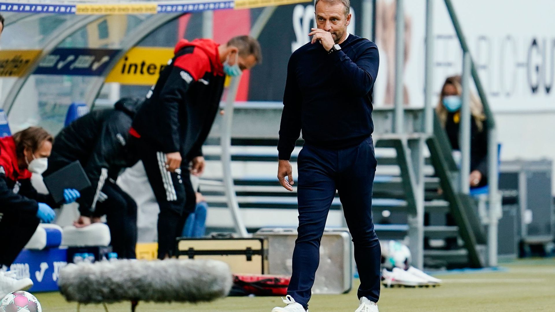 Trainer Hansi Flick und die Bayern gingen zum ersten Mal in diesem Kalenderjahr als Verlierer vom Platz.