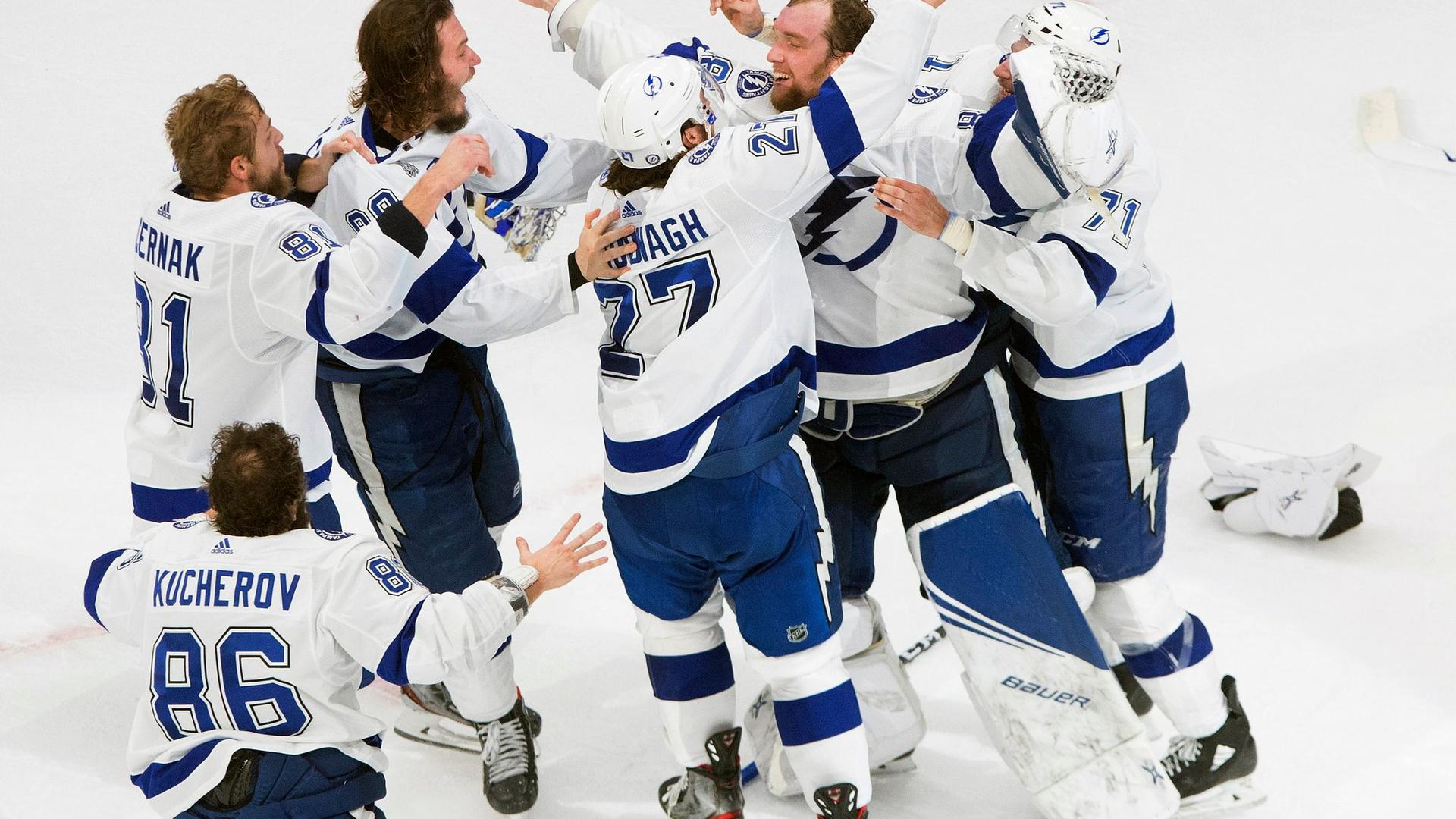 Die Spieler der Tampa Bay Lightning sind am Ziel: Sie gewinnen die Meisterschaft in der NHL.