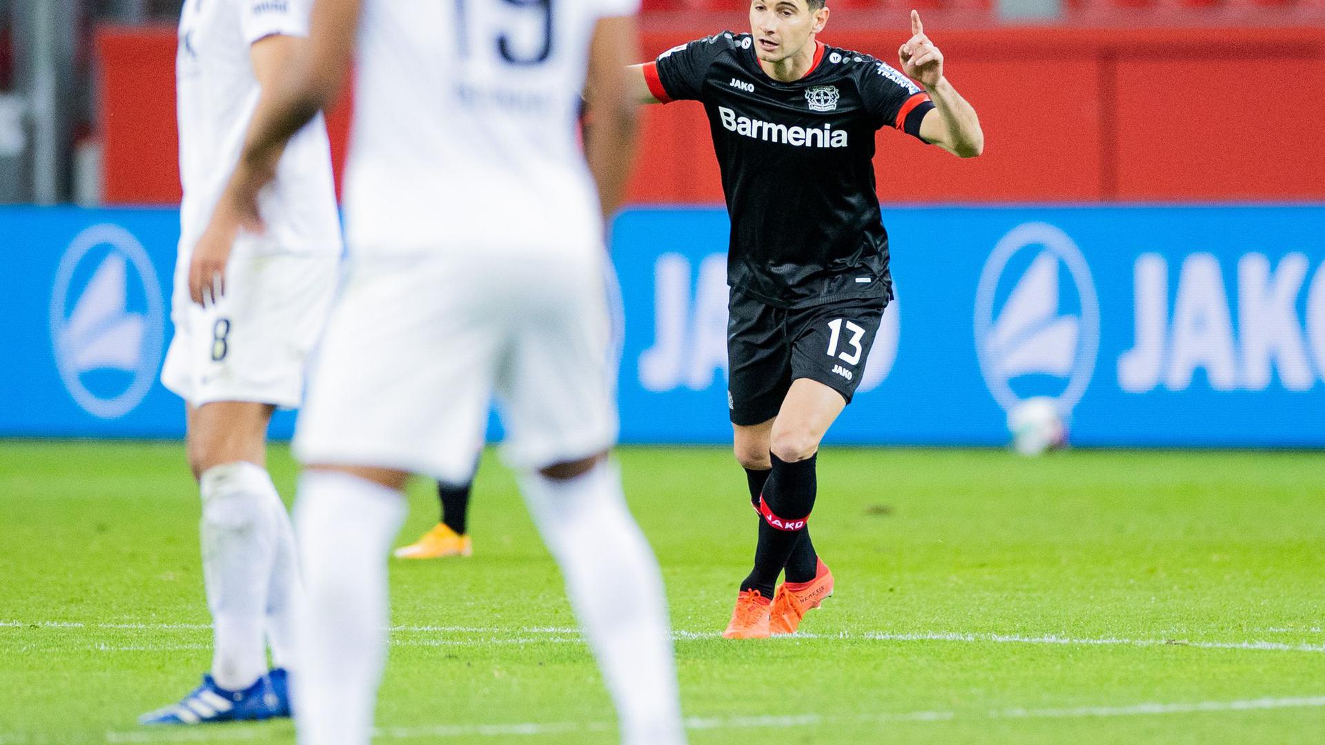 Lucas Alario war mit zwei Toren Leverkusens Matchwinner beim Sieg gegen Augsburg.
