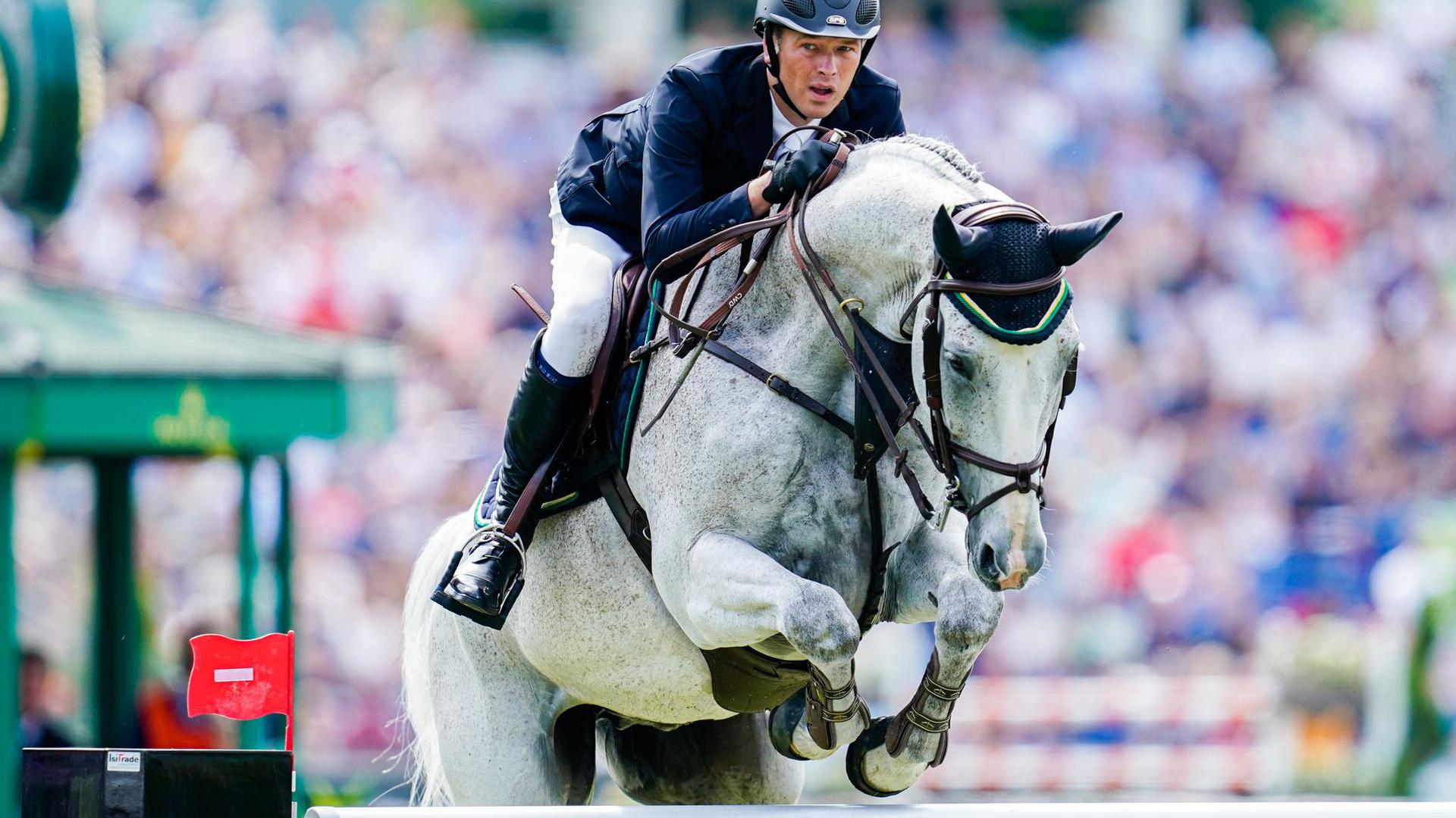 Zwei Pferde von Springreiter Sven Schlüsselburg wurden positiv auf das Herpes-Virus getestet.