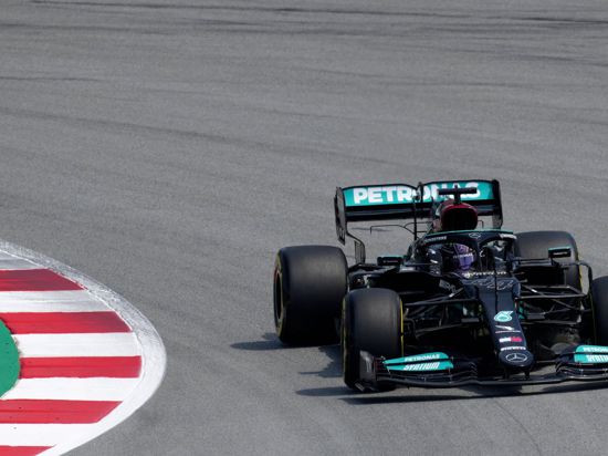 Weltmeister Hamilton geht beim Großen Preis von Spanien von der Pole ins Rennen - seiner 100. Pole Position in der Formel 1.