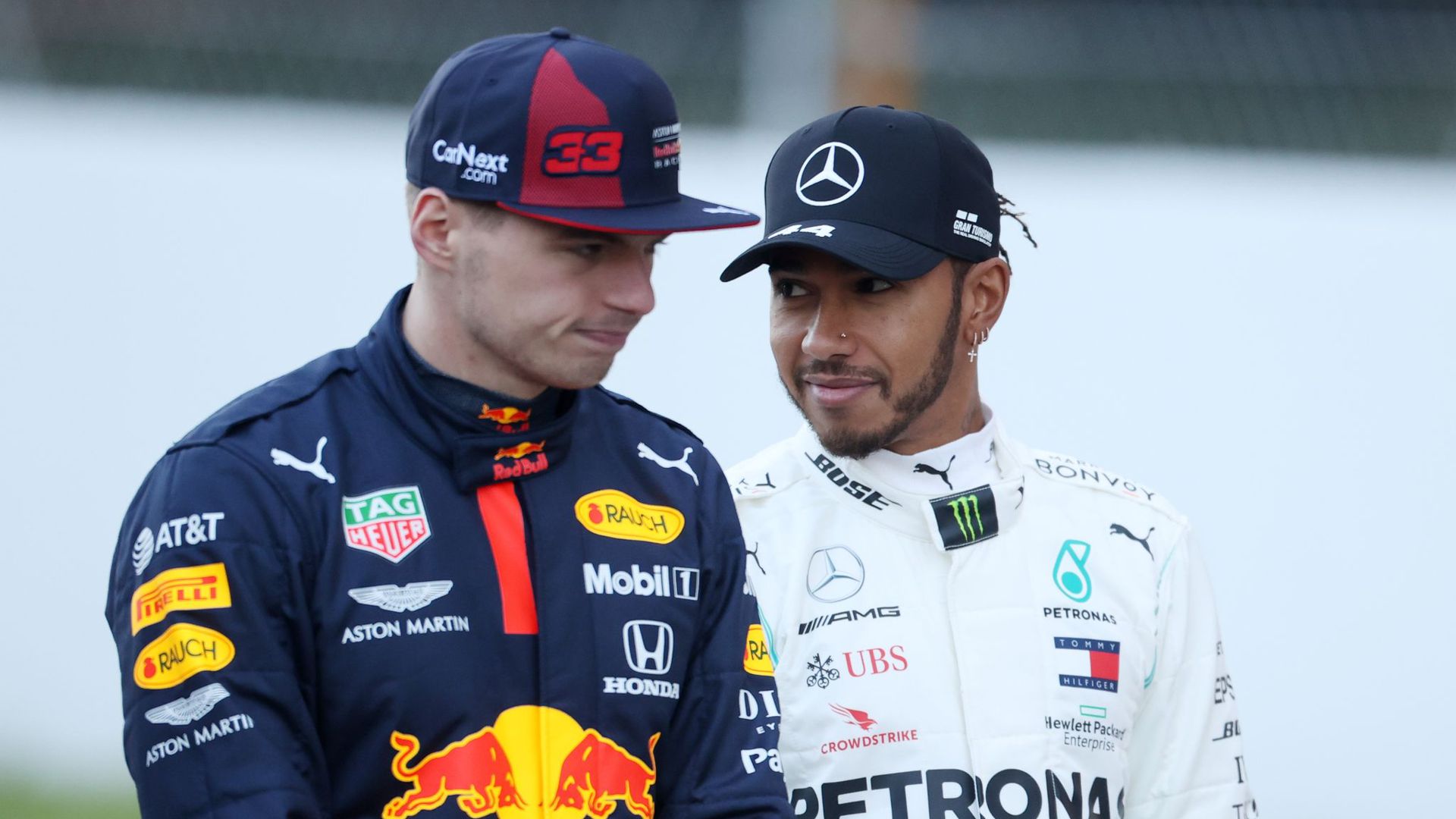 Max Verstappen (l) will in Monaco Lewis Hamilton fordern.