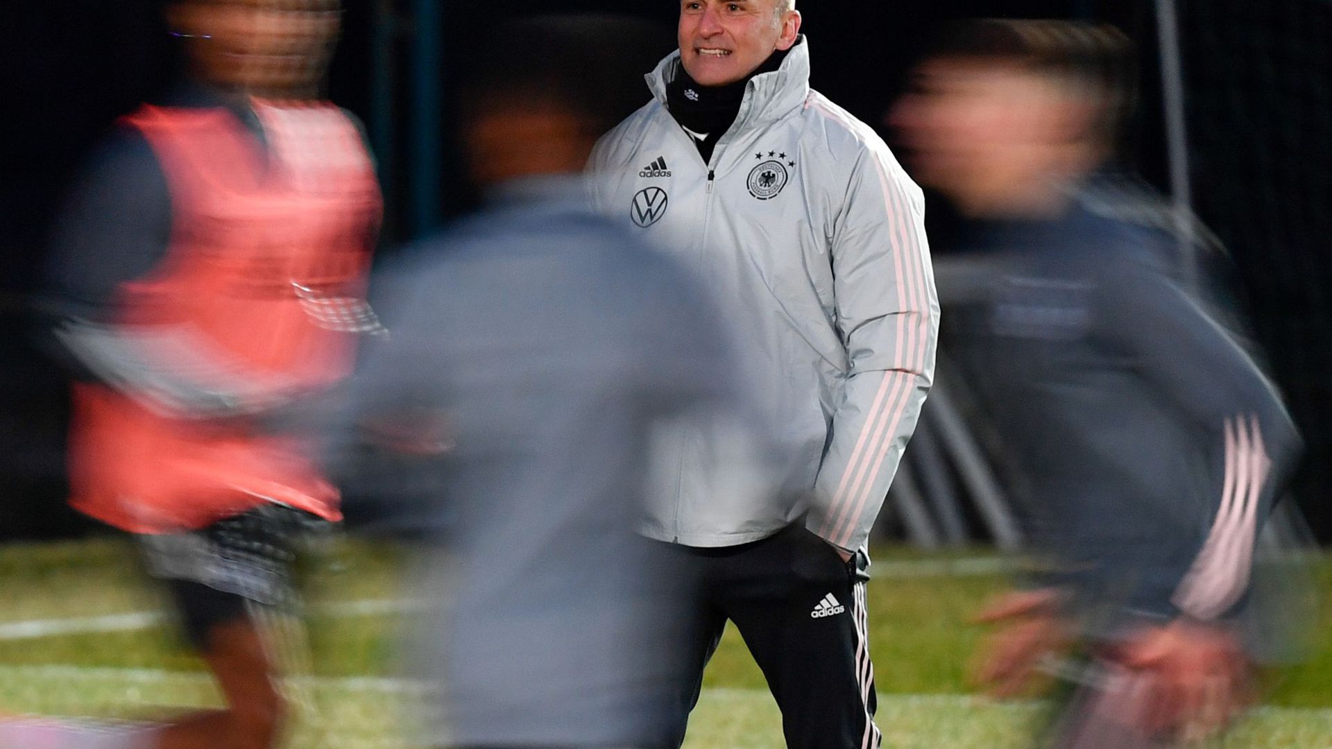 Bundestrainer Stefan Kuntz (M.) hat bei der U21-EM die Qual der Wahl.
