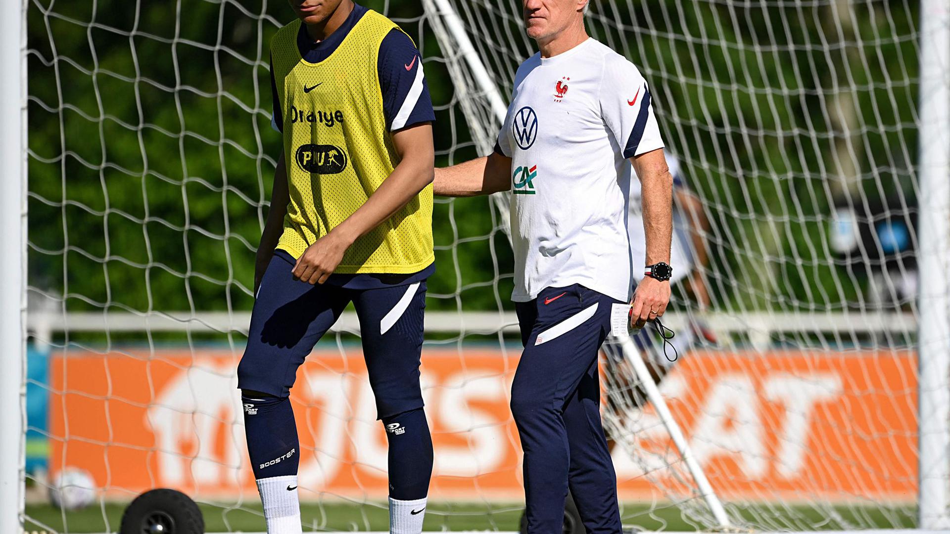Stürmer-Star und Frankreich-Coach: Kylian Mbappé (l) und Didier Deschamps.