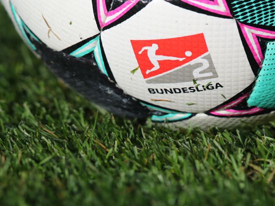 Mit der Partie FC Schalke 04 gegen den Hamburger SV startet die 2 Liga am 23. Juli in die neue Saison.