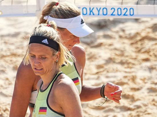 Laura Ludwig (l) und Margareta Kozuch verloren zum Olympia-Auftakt.