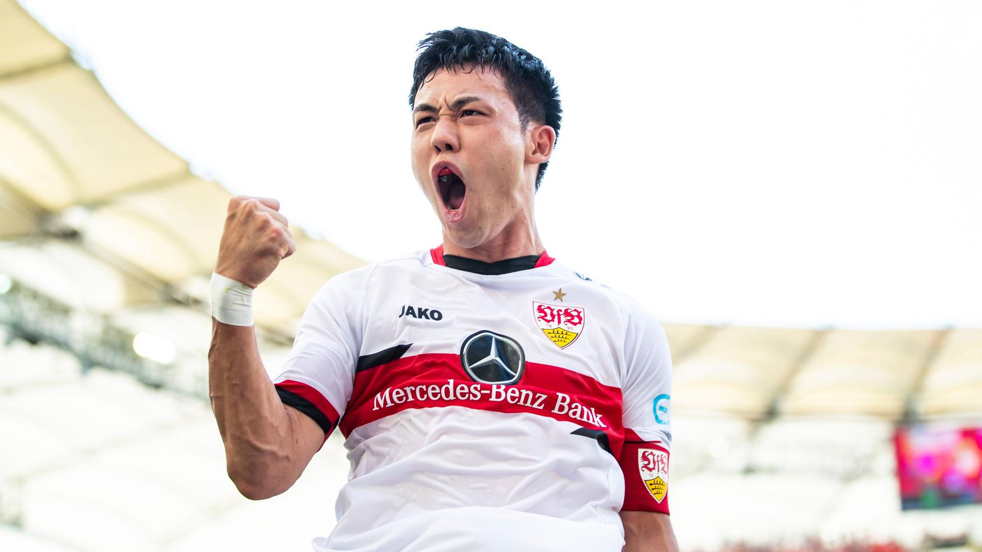 Stuttgarts Wataru Endo bejubelt seinen Führungstreffer gegen Fürth.