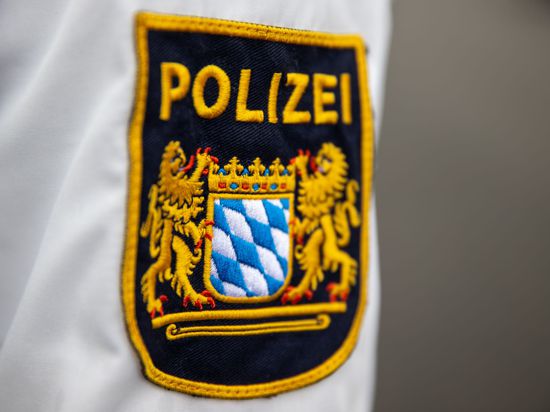 Die Polizei in Bayern pflegt eine Datenbank mit Personalien von Fußballfans und wird deswegen kritisiert.