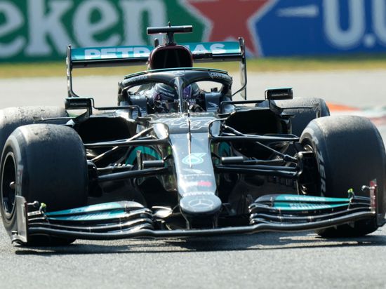 Lewis Hamilton will in Sotschi im Silberpfeil glänzen.