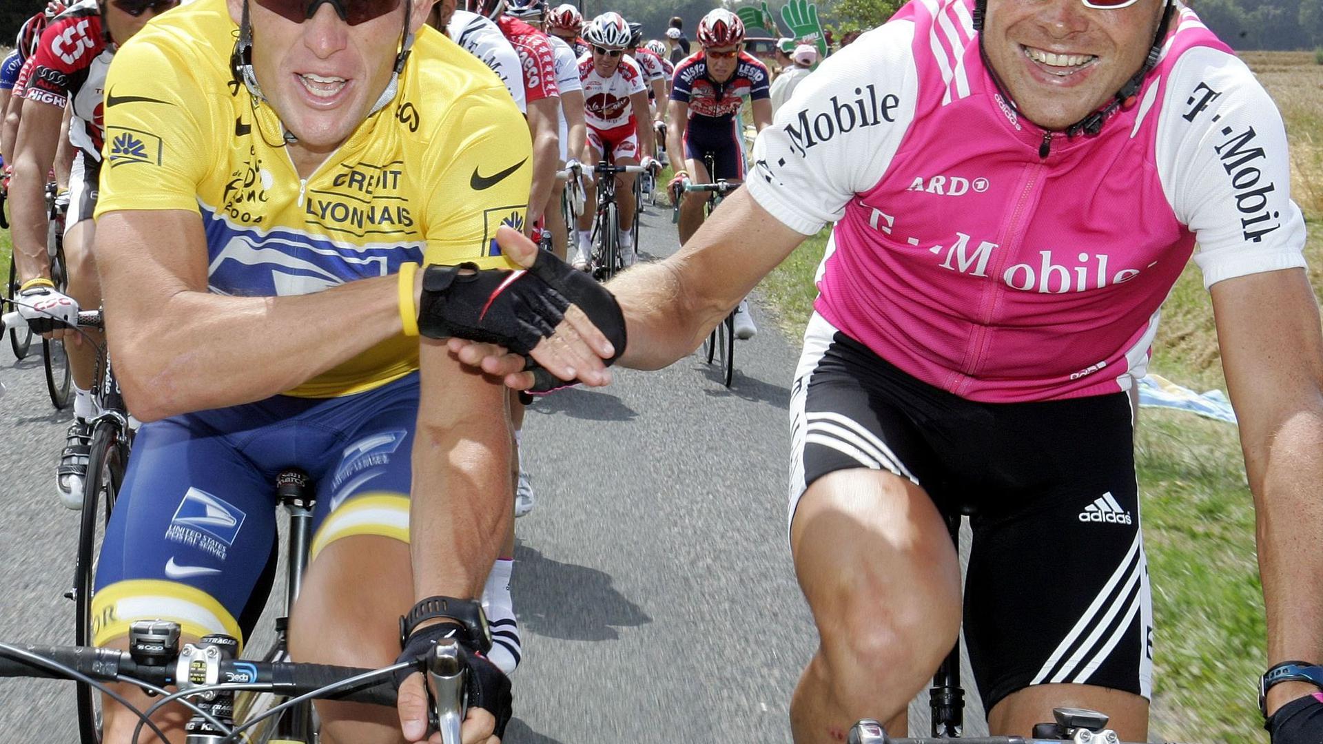 Einst Rivalen auf dem Rad, heute Freunde: Lance Armstrong (l) und Jan Ullrich.