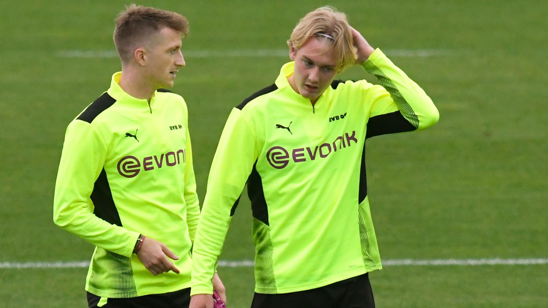 Könnten beim BVB gegen Sporting Lissabon wieder eingesetzt werden: Marco Reus (l) und Julian Brandt beim Training.