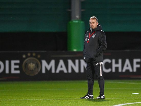 Hofft auf viele Tore gegen Liechtenstein als Stimmungsaufheller: Bundestrainer Hansi Flick.