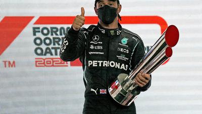 Durfte sich in Katar feiern lassen: WM-Titelverteidiger Lewis Hamilton.