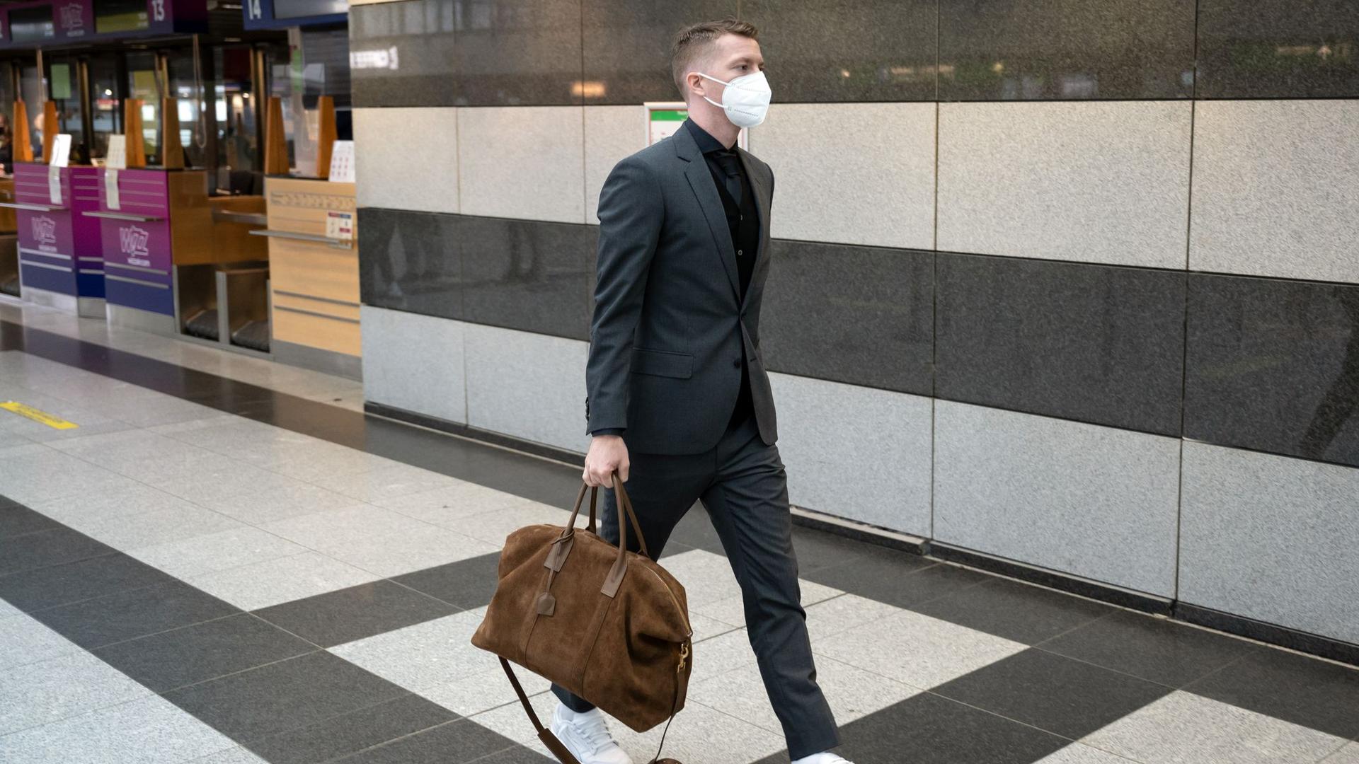 Der Dortmunder Marco Reus vor dem Abflug nach Portugal.