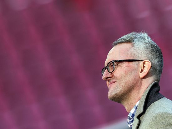 Alexander Wehrle, Geschäftsführer der 1. FC Köln GmbH & Co. KGaA, vor dem Spiel.