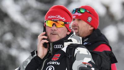 Christian Schwaiger (l), Herren-Bundestrainer des Deutschen Skiverbands (DSV).