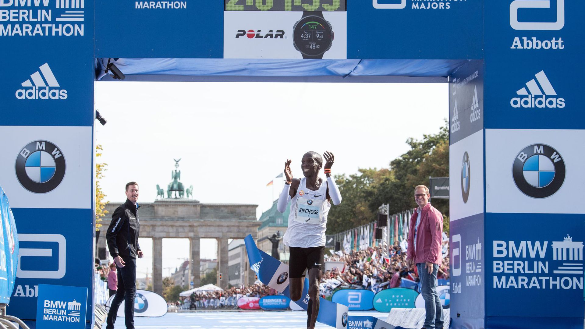 Eliud Kipchoge hatte 2018 in 2:01:39 Stunden den Marathon-Weltrekord in Berlin aufgestellt.