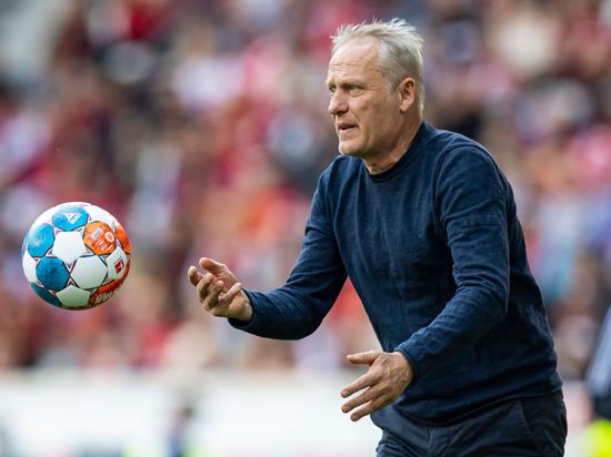 Freiburgs Trainer Christian Streich freut sich auf das Pokalfinale.