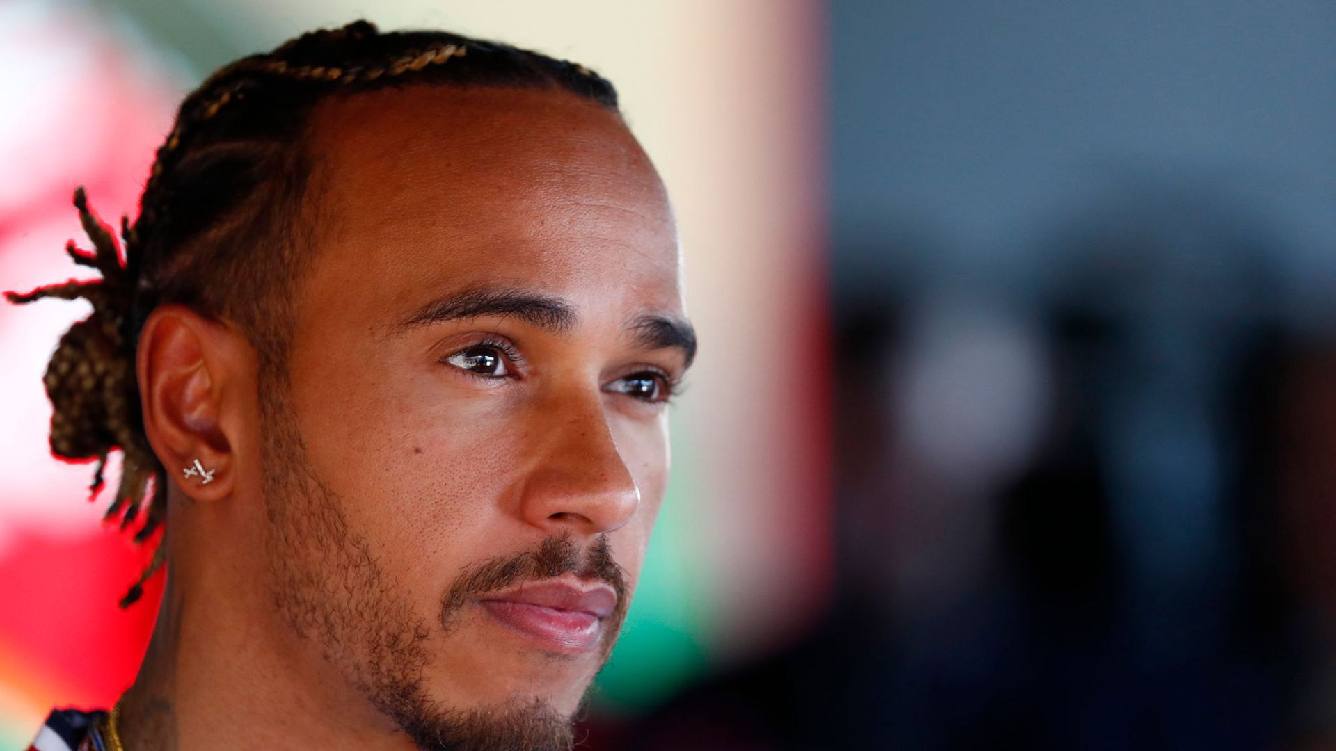 Ex-Weltmeister Lewis Hamilton hofft auf wenig Auf und Abs in der Formel-1-Saison.