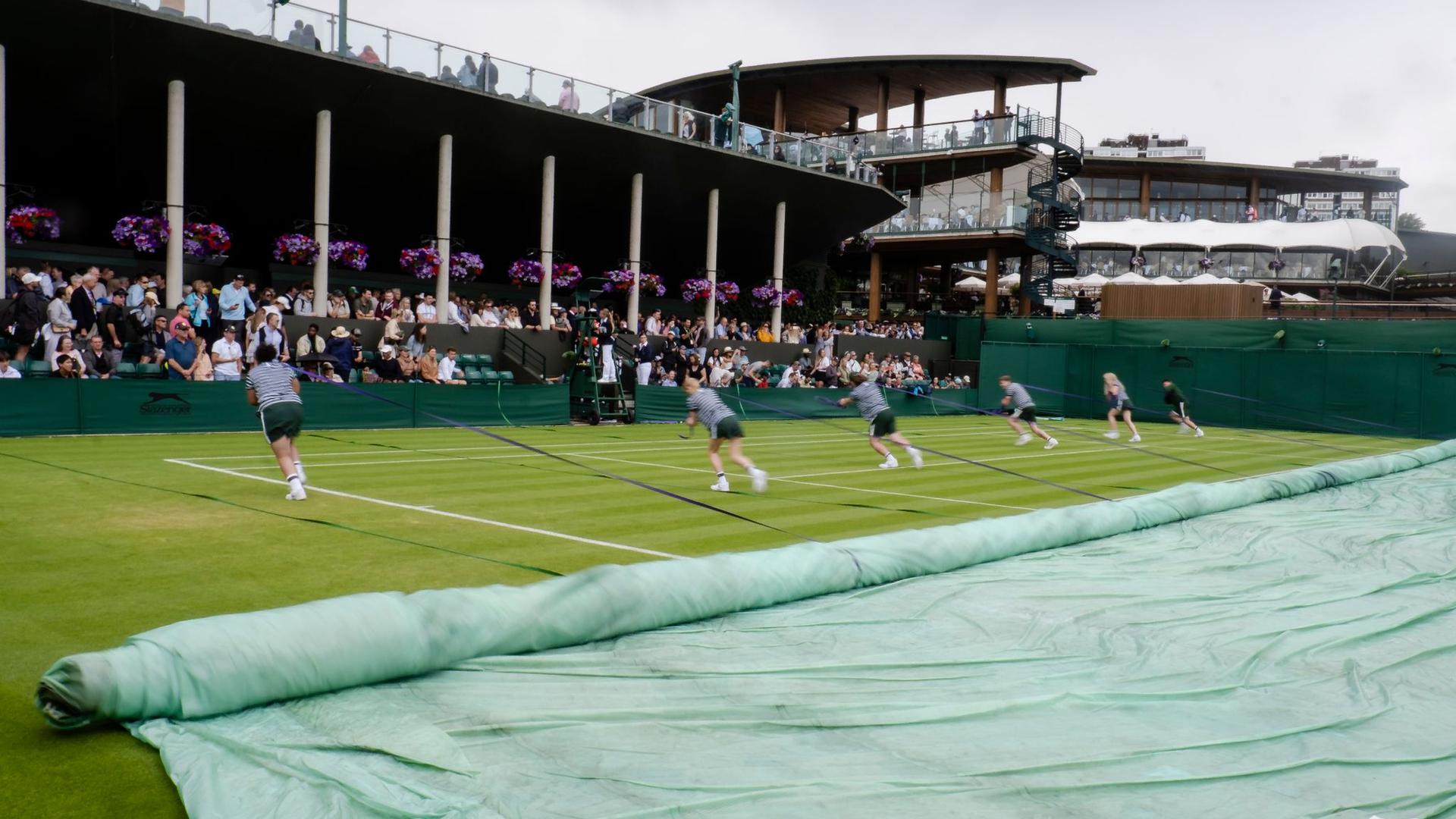 In Wimbledon gab es sofort eine Regenunterbrechung.