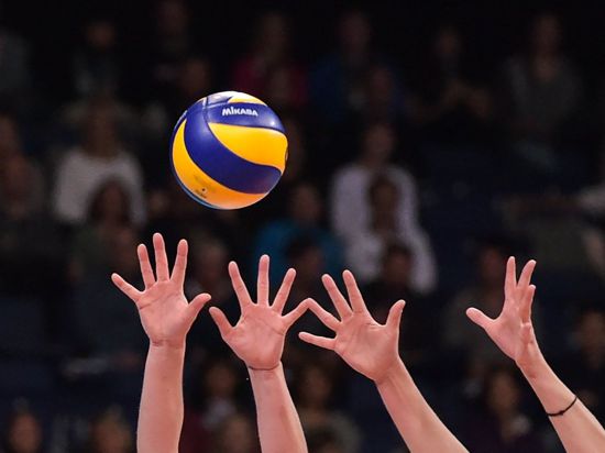 Die deutschen Volleyballerinnen haben ihre Chance auf den Einzug in die Finalrunde der Nationenliga gewahrt.