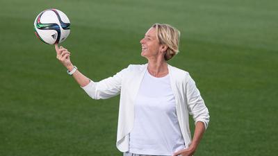 Hofft bei der EM in England auch auf einen Überraschungseffekt der deutschen Frauen: Bundestrainerin Martina Voss-Tecklenburg.