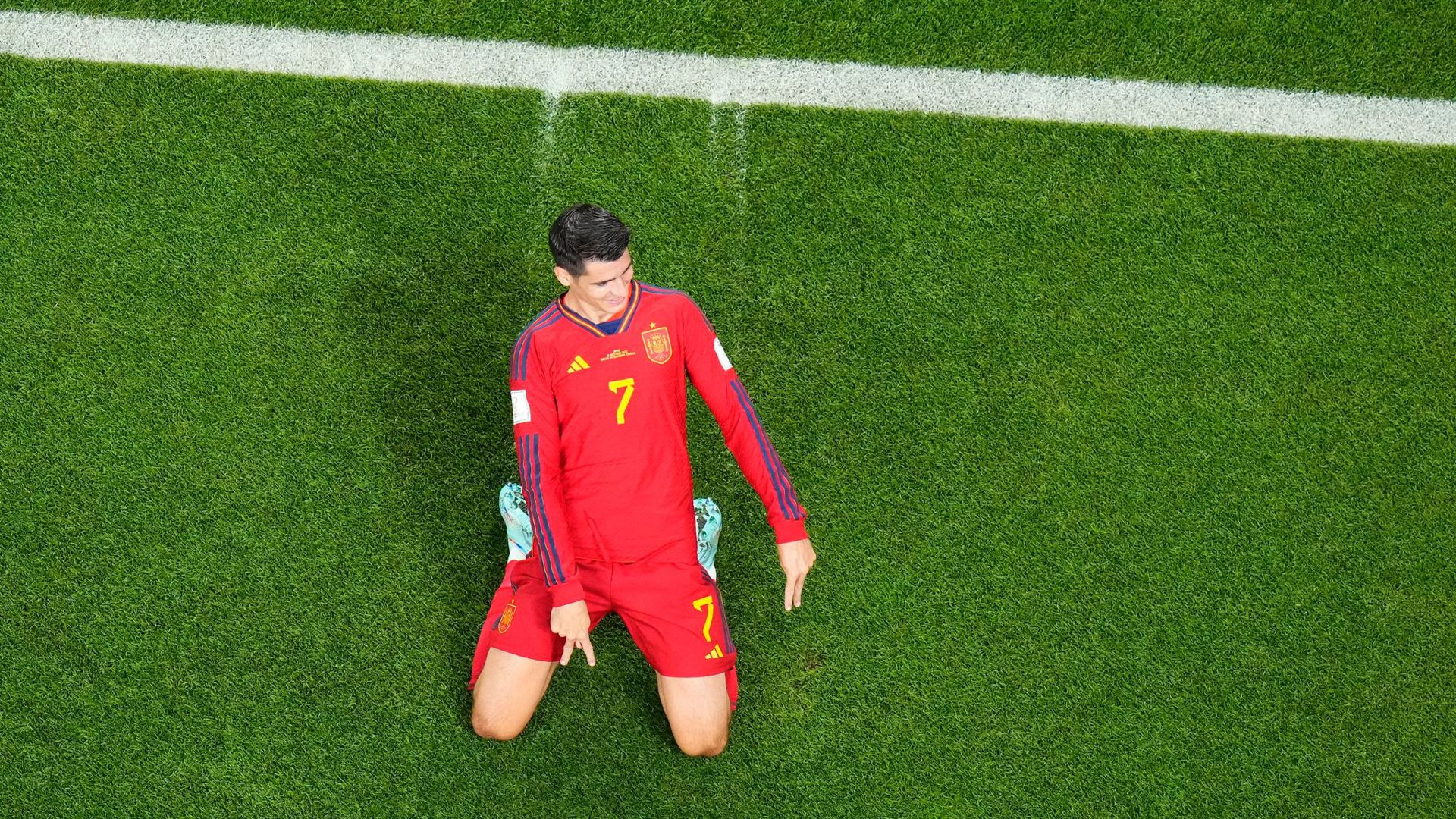 Spaniens Alvaro Morata bejubelt sein Tor zum 0:1 gegen Japan.