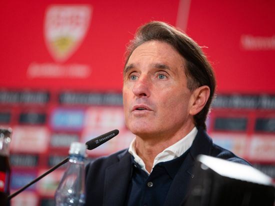 Eine Pressekonferenz des VfB Stuttgart zur Vorstellung des neuen Trainers Bruno Labbadia und des neuen Sportdirektors Fabian Wohlgemuth.