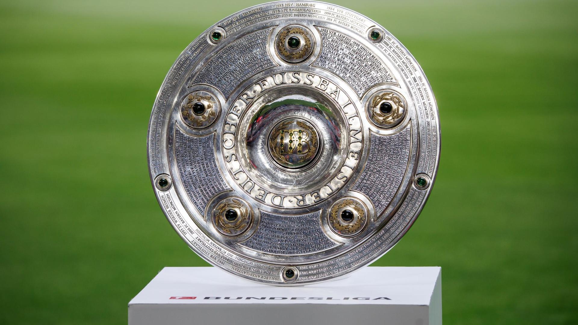 Wer holt sich am 34. Spieltag die Meisterschale? Der BVB oder die Bayern?