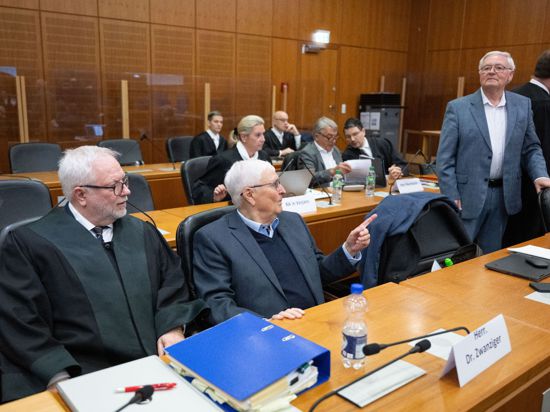 Das Gerichtsverfahren im „Sommermärchen-Prozess“ hat in Frankfurt/Main begonnen.