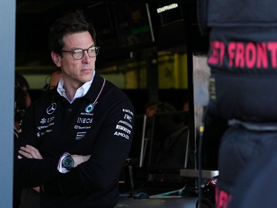 Teamchef Toto Wolff kommt mit seinem Mercedes-Team nicht voran.