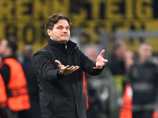 Dortmunds Coach Edin Terzic geht zuversichtlich in die Partie beim FC Bayern.