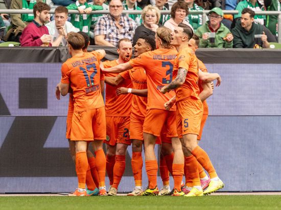 Wolfsburg setzte sich in Bremen mit 2:0 durch.