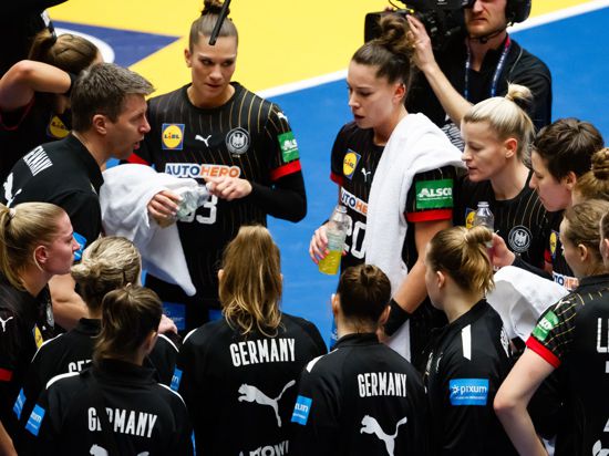 Die deutschen Handballerinnen wollen sich für die Olympischen Spiele in Paris qualifizieren.