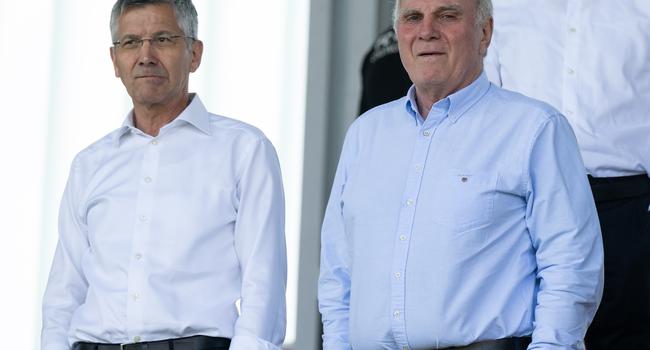 Bayern-Präsident Herbert Hainer (links) und Uli Hoeneß müssen sich darauf einstellen, dass der rüde Umgang mit Oliver Kahn einen Nachhall haben wird.